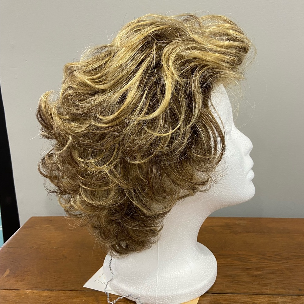 Display wig